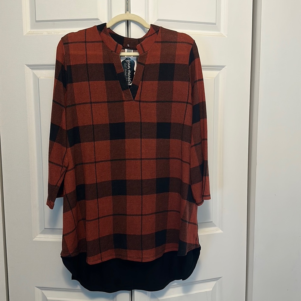 Honeyme Gabby style top. Rust and black sz XXL